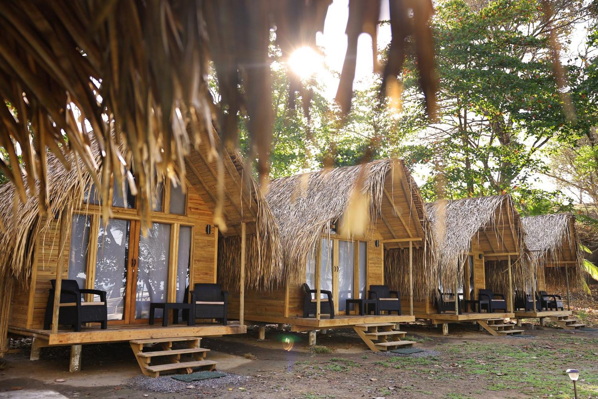 Hotel Oasis & Surf Camp سانتا كاتالينا المظهر الخارجي الصورة